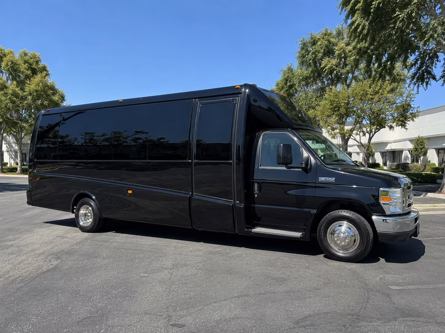 evansville corporate retreat shuttle bus rentals