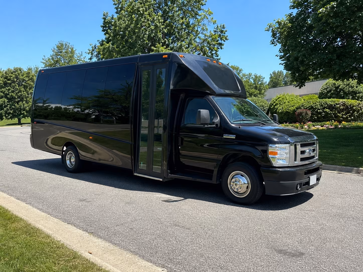 rent an evansville prom party bus or charter bus today